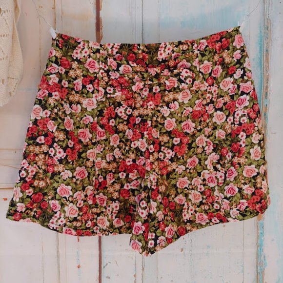 MONTEAU floral bow back w zipper shorts/size m/black red pink white roses - Picture 2 of 6